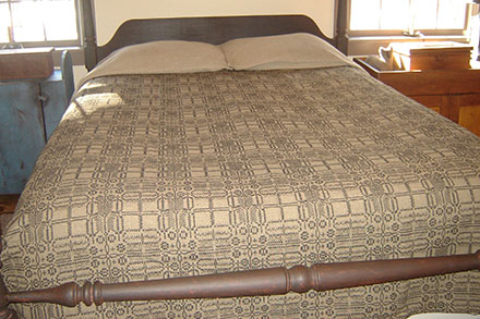 Bed107 Wagon Wheel Black Tan Queen Bed Cover