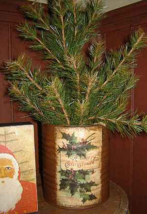 CT381 Christmas Holly Rusty Tin Can