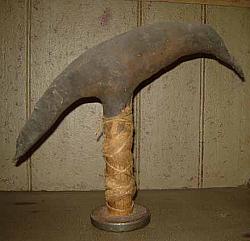 MO345 Primitive Crow On Bobbin