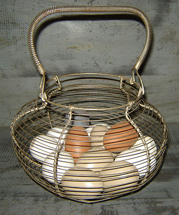 OS132 Egg Basket with Eggs