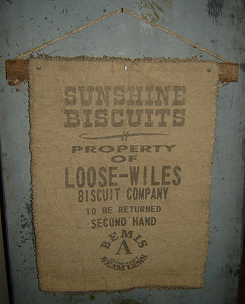 PAN137 Sunshine Biscuit Hanger