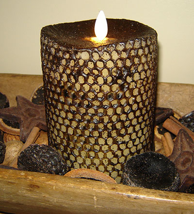 PILMFBEE Moving Flame Black Beeswax Grungy Timer Pillar